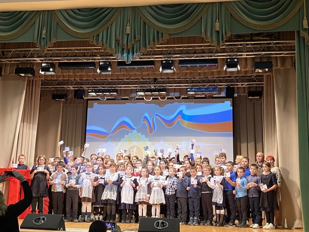 Торжественное вручение знаков ГТО в Дмитриевском центре культурного развития Торжественное вручение знаков ГТО в Дмитриевском центре культурного развития